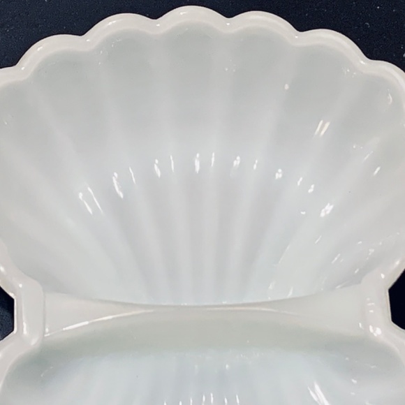 Vintage Avon Symmetrical Seashell Milk Glass Dish 1970's Vanity Dish. - Picture 3 of 10